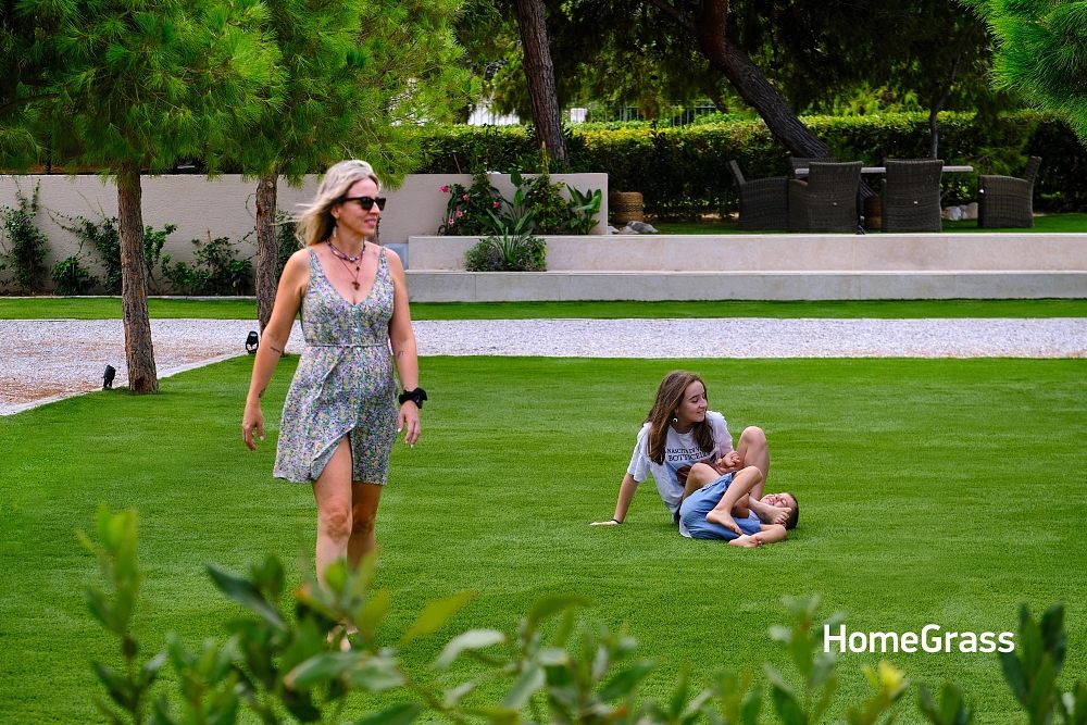 Συνθετικό γκαζόν τοποθέτηση σε κήπο στο Αλεποχώρι