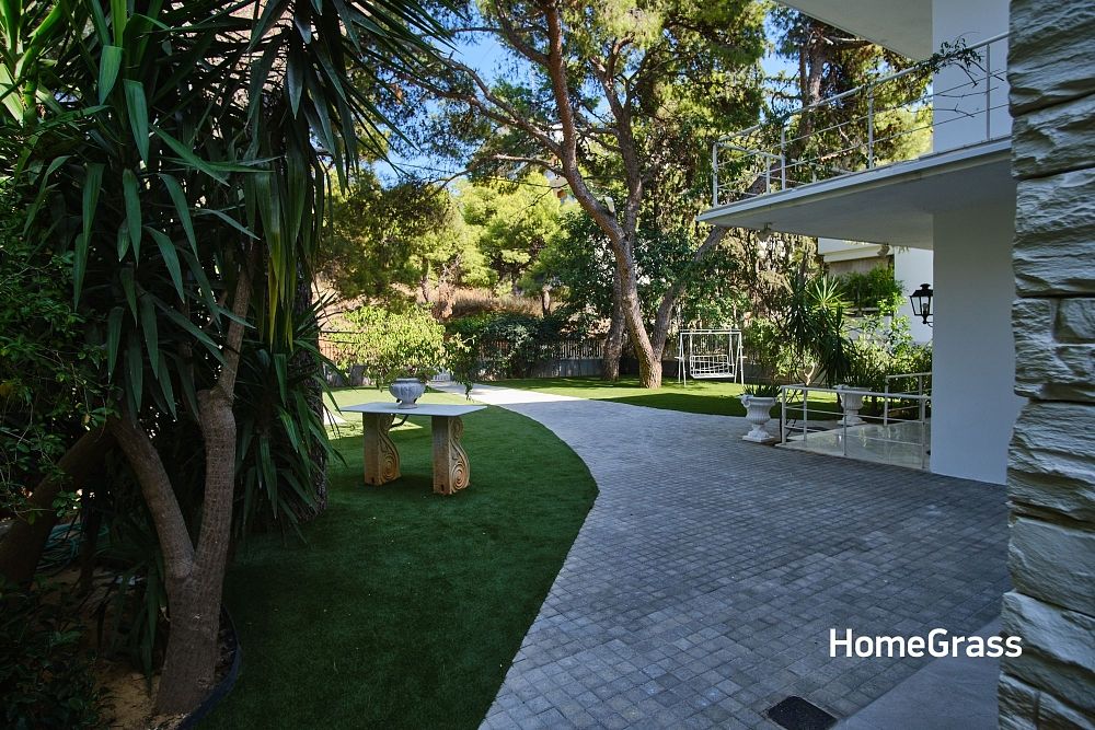 Συνθετικό γκαζόν τοποθέτηση σε κήπο στην Βουλιαγμένη