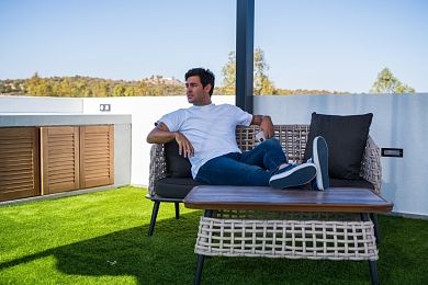 Γιατί να επιλέξετε συνθετικό χλοοτάπητα για την ταράτσα ή το μπαλκόνι σας από τη HomeGrass